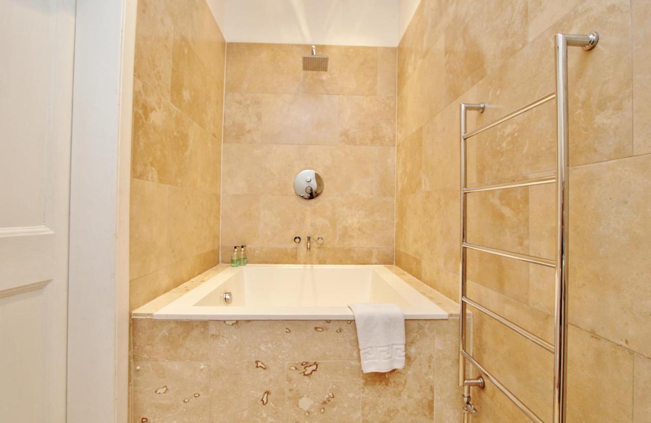 Ramsay Garden - Spacious 3-Bedroom Apartment Next To Edinburgh Castle Exterior foto