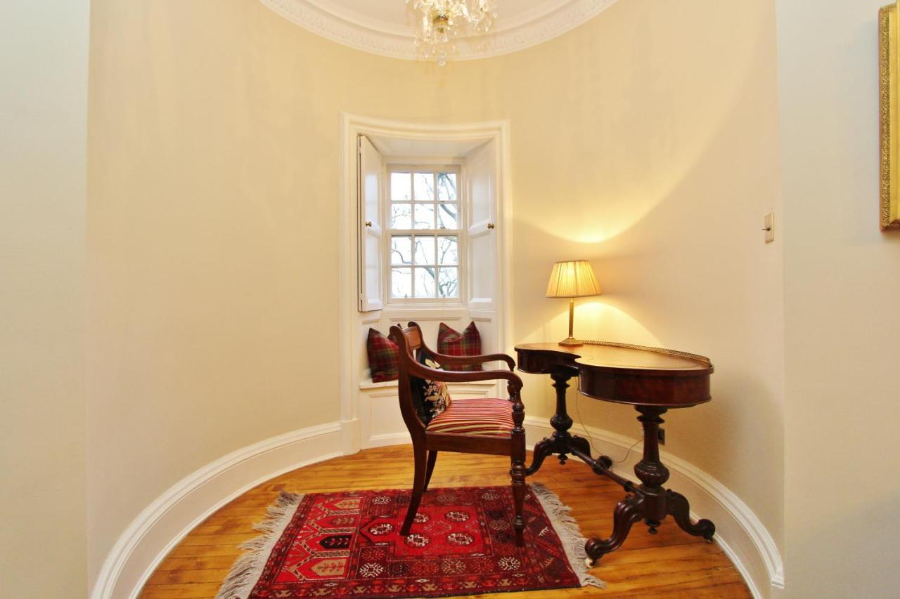 Ramsay Garden - Spacious 3-Bedroom Apartment Next To Edinburgh Castle Exterior foto